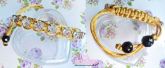Pulseira macramê fio de seda dourado ouro com strass grande