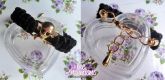 Pulseira macramê preta com caveira dourada